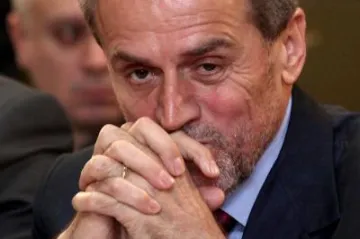 'U Holdingu se ponašaju kao pijani milijarderi'