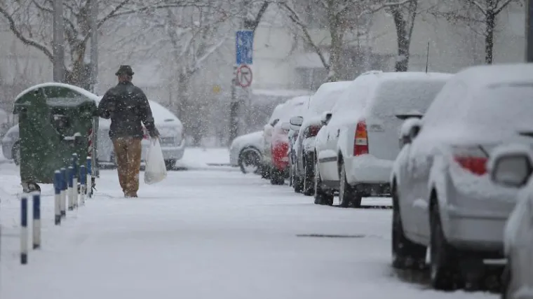 Snijeg preko noći zabijelio Hrvatsku