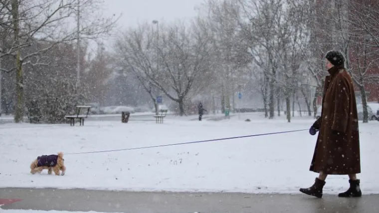 Snijeg ponovno preko noći zabijelio Hrvatsku
