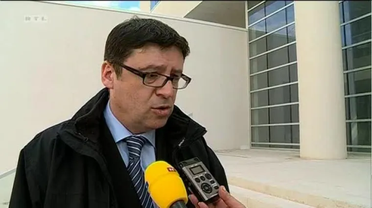 'On niti razumije &scaron;to čuje, niti razumije &scaron;to pročita'