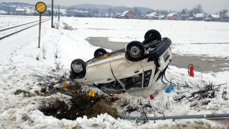 Zaobilazio polubranike pa poginuo u naletu vlaka