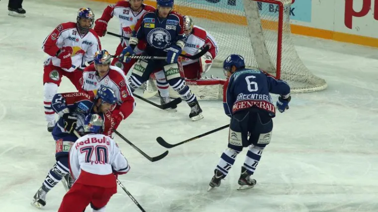 Red Bull slavio nakon produžetka, Medvjedi pred ispadanjem