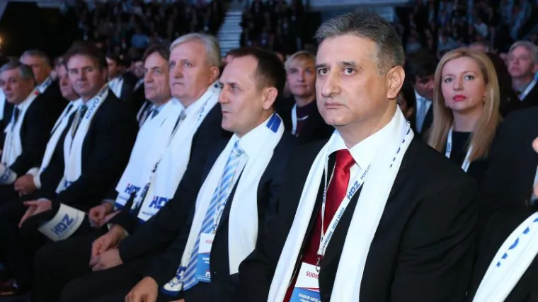 'Vladajuća koalicija se raspada po svim šavovima'