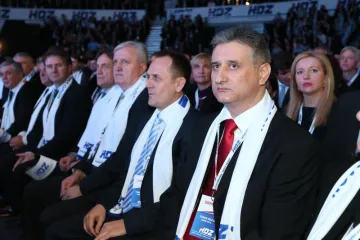 'Vladajuća koalicija se raspada po svim šavovima'