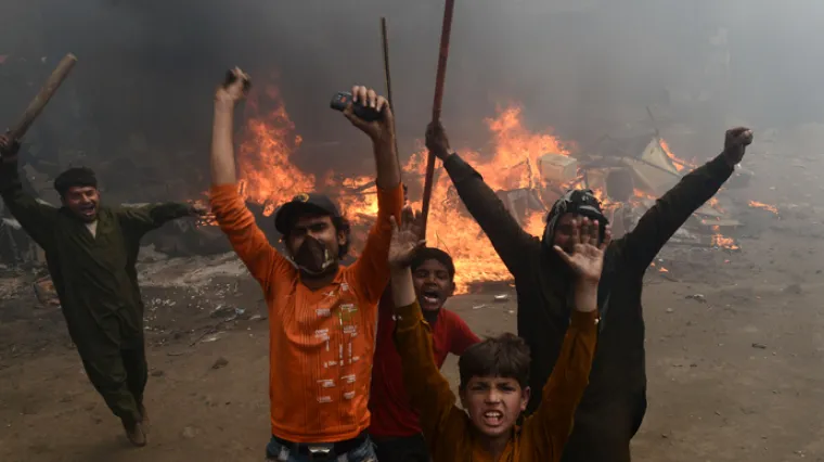 Gnjevni muslimani spalili sto kr&scaron;ćanskih kuća