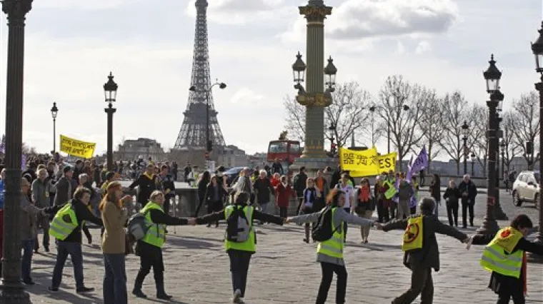 Ljudski lanac protiv nuklearnih elektrana