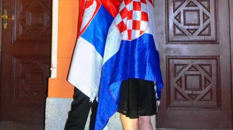 Srpsko-hrvatski poljubac najhrabrija je stvar ikad!