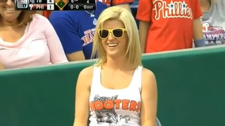 Svi ismijavaju ovu smotanu plavu&scaron;u!