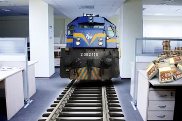 Radnicima kasne plaće, a Uprava uređuje urede!