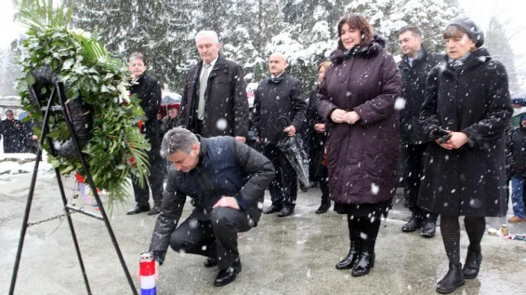 Karamarko kampanju započeo na Tuđmanovom grobu