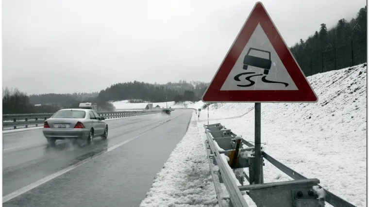 Najvi&scaron;e snijega u Slavoniji, nevrijeme zatvorilo ceste