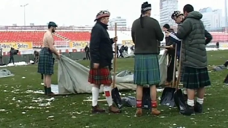 &Scaron;kotski navijači se primili lopate u Novom Sadu