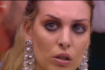 Ava Karabatić ponovno ostavlja bez teksta!