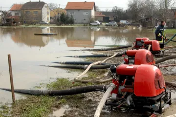 Poplave i dalje problem: Evakurane kuće i odgođena nastava