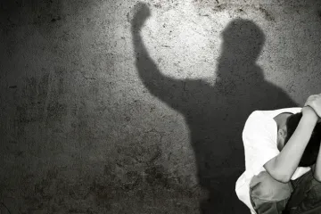 Agresivni tinejdžer ugrizao policajca u Podstrani