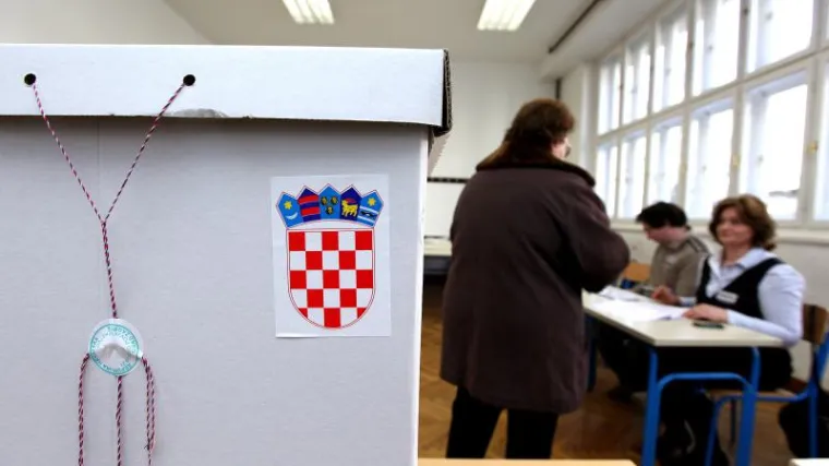 Povijesni izbori privukli povijesno mali broj birača