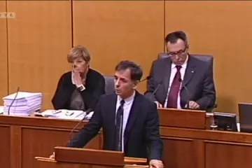 'Umorio sam se od toga da budem Srbin na ovoj govornici'