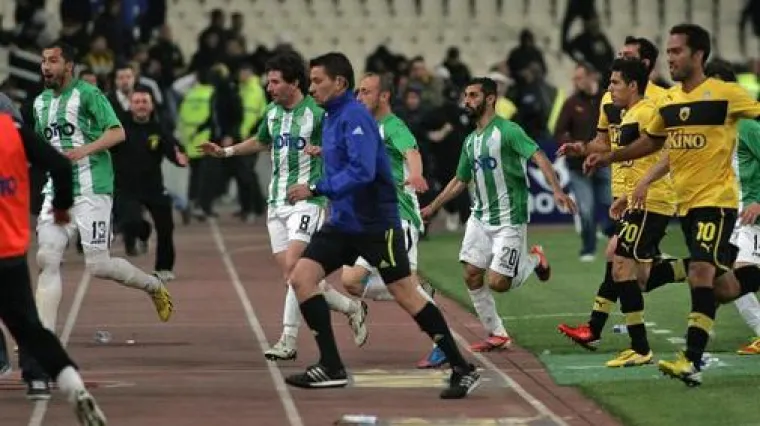 Navijači podivljali poslije ispadanja nakon 89 godina