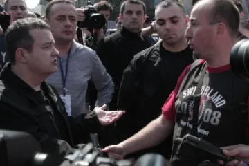 'Izdao si Srbiju! Spavaš li mirno, Dačiću?'