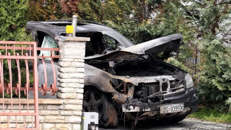 Izgorio luksuzni mercedes optuženog za lihvarenje