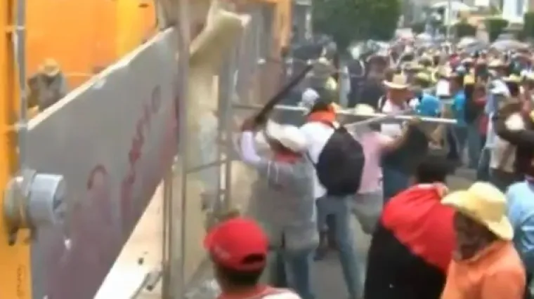 Podivljali nastavnici naoružani &scaron;ipkama i &scaron;tapovima