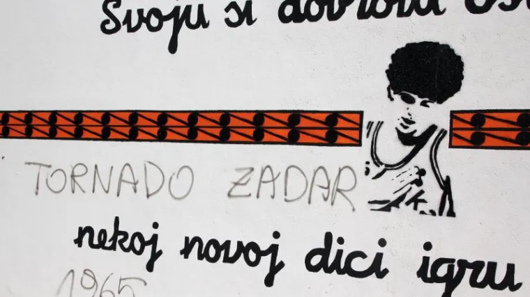 Oskvrnuli mural posvećen Draženu Petroviću