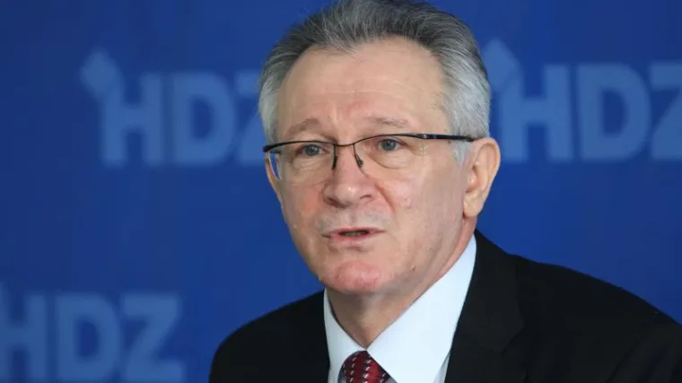 Umro bivši ministar gospodarstva i obrane Branko Vukelić