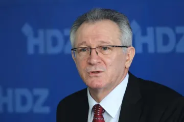 Umro bivši ministar gospodarstva i obrane Branko Vukelić