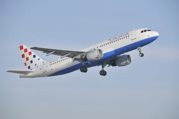 'HZZO se iživljava na stjuardima i stjuardesama'