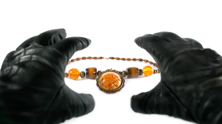 Usred bijela dana trgali lančiće po Trnju