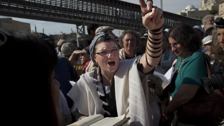 Unatoč kamenju i stolcima, žene se pomolile ispred Zida plača