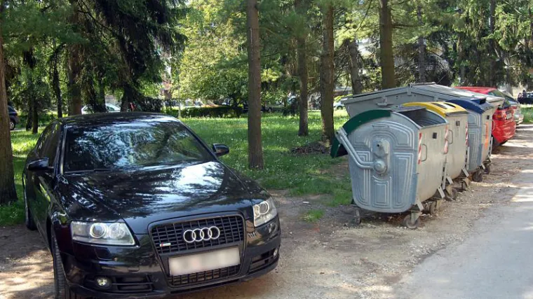 Sisačka županica parkira na zelenoj povr&scaron;ini?