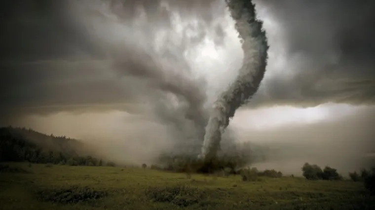 Snažan tornado usmrtio najmanje jednu osobu