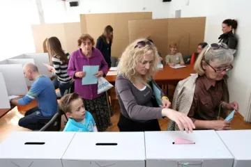 Izborni paradoks: Više glasačkih listića nego glasača!