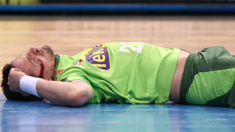 Divljak nokautirao hrvatskog rukometa&scaron;a!