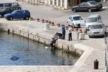 Autom završila u moru, u pomoć joj priskočio i gradonačelnik