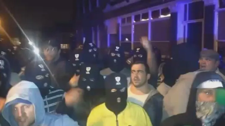 Desničari divljali po Londonu i ciglama gađali džamije