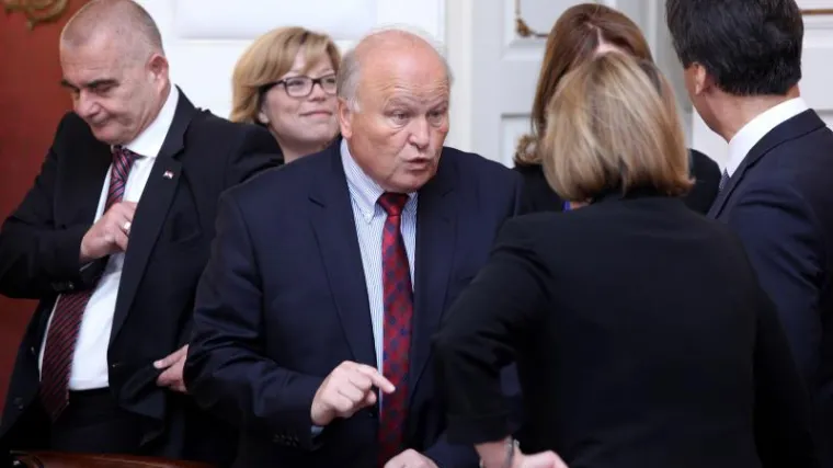 Evo za&scaron;to je Linić smijenio &scaron;efove u Poreznoj