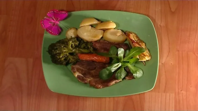 Pečena svinjetina i teletina s krumpirom u kikiriju