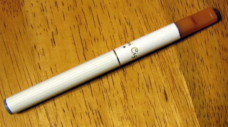 Francuska zabranila i elektronske cigarete