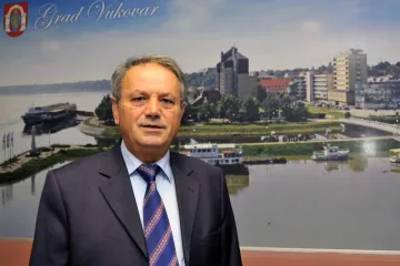 Sabo uzvratio: 'Prebrojali smo 15 HDZ-ovih autobusa!'