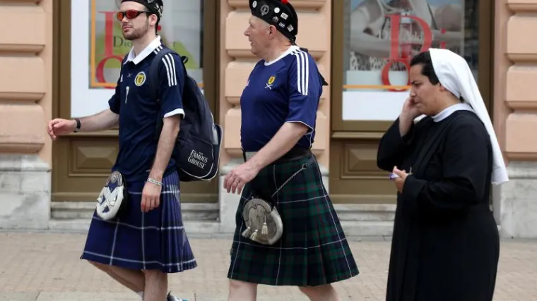 Mu&scaron;karci u suknjama okupirali sredi&scaron;te Zagreba