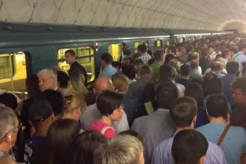 U podzemnoj željeznici ostalo zarobljeno 900 ljudi!