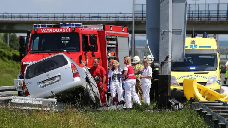 U slijetanju s autoceste kod Zapre&scaron;ića poginuo vozač