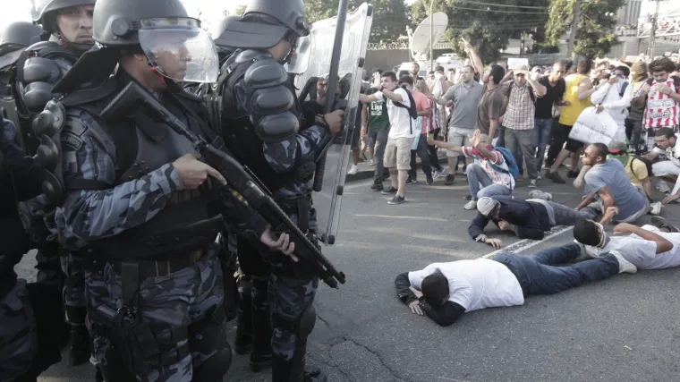 Spektakl u Brazilu u sjeni suzavca i gumenih metaka!