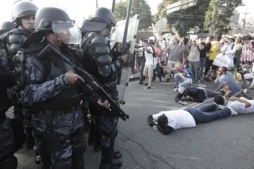 Spektakl u Brazilu u sjeni suzavca i gumenih metaka!