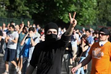 Taksim se vraća u normalu, diljem zemlje prosvjednici mirno stoje