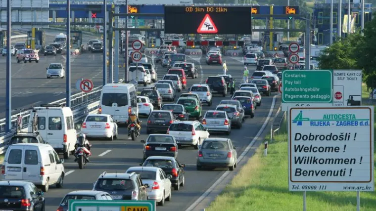 Produženi vikend počeo - prometnim kolapsom!