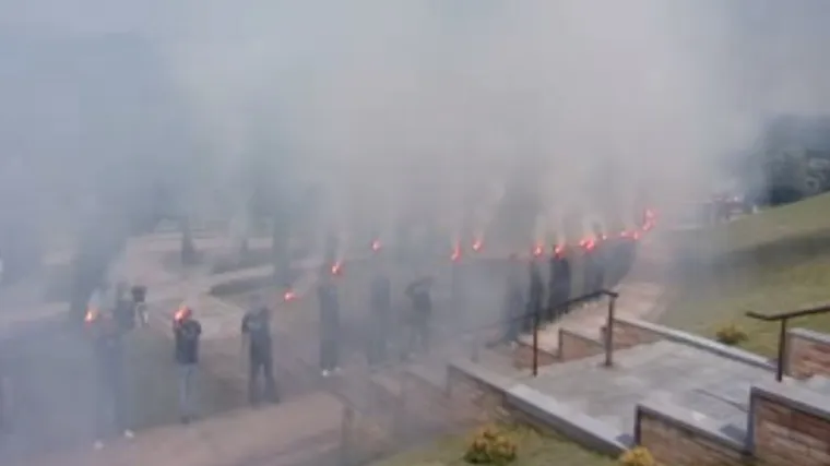 Boysi se velikom bakljadom oprostili od svog ljubimca!