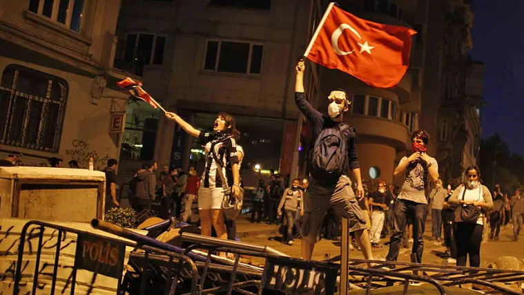 Protiv Erdogana u Njemačkoj prosvjedovalo 80.000 ljudi!